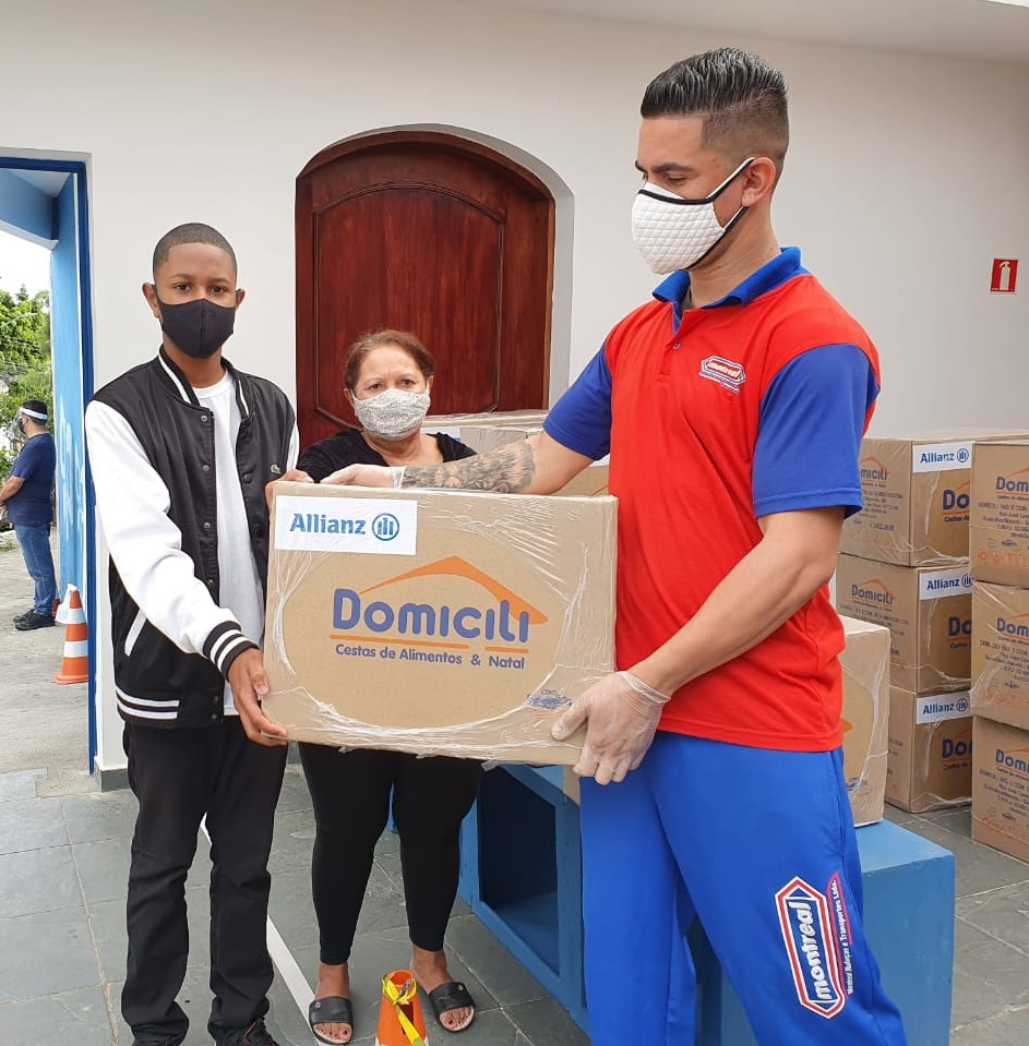 Allianz Seguros promove novas doações de cestas básicas à Comunidade Santa Rita