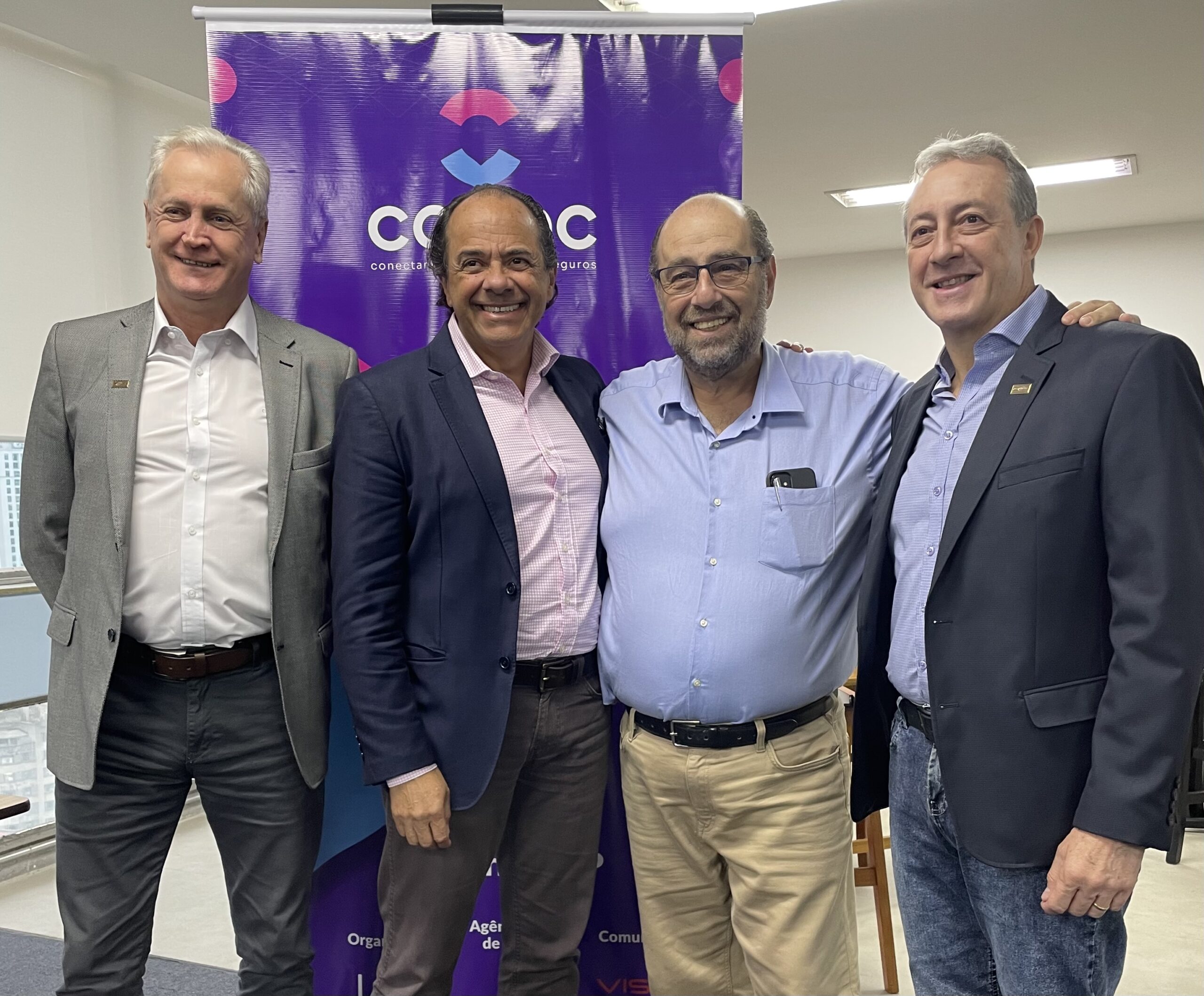 Lideranças da Aconseg-SP participam de encontro no Sincor-SP