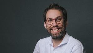 Alper promove transição para nuvem e cortando emissões de carbono pela metade