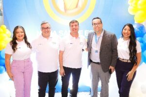 Da esquerda para a direita: Edecio Paris (Superintendente Comercial no Nordeste da Qualicorp), Rose Vitor (Gerente Comercial no Maranhão da Qualicorp), Anderson Marques (CEO da Nova Saúde), João Luiz Araújo (Diretor Comercial da Nova Saúde) e Ailina Dias (Supervisora Comercial no Maranhão da Qualicorp); Fotos: Matheus Rino