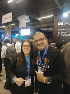 A presidente do CVG-RJ, Sonia Marra, com o fundador do CQCS, Gustavo Doria Filho – Foto: Divulgação CQCS