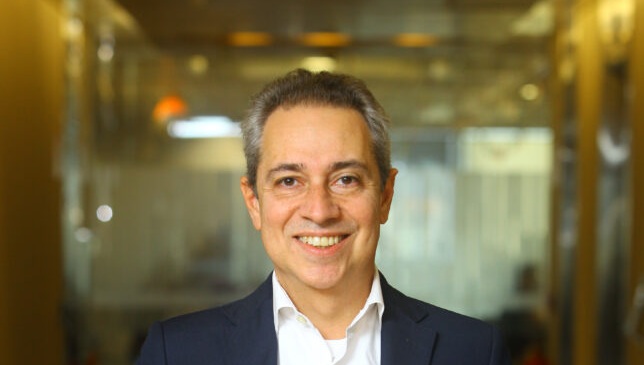 Avanços de IA em bancos e seguradoras exige correção de foco para questões operacionais, mostra estudo