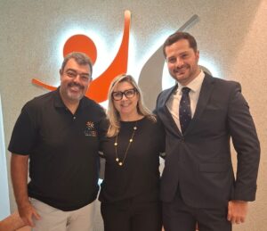 Da esquerda para a direita: Marco Aurélio Marques, diretor financeiro do CCS-RJ; Dayse Magesti, diretora administrativa do CCS-RJ e Breno da Silva Correa, advogado e contador, sócio da Audass Auditoria e Consultoria Contábil – Foto: Divulgação