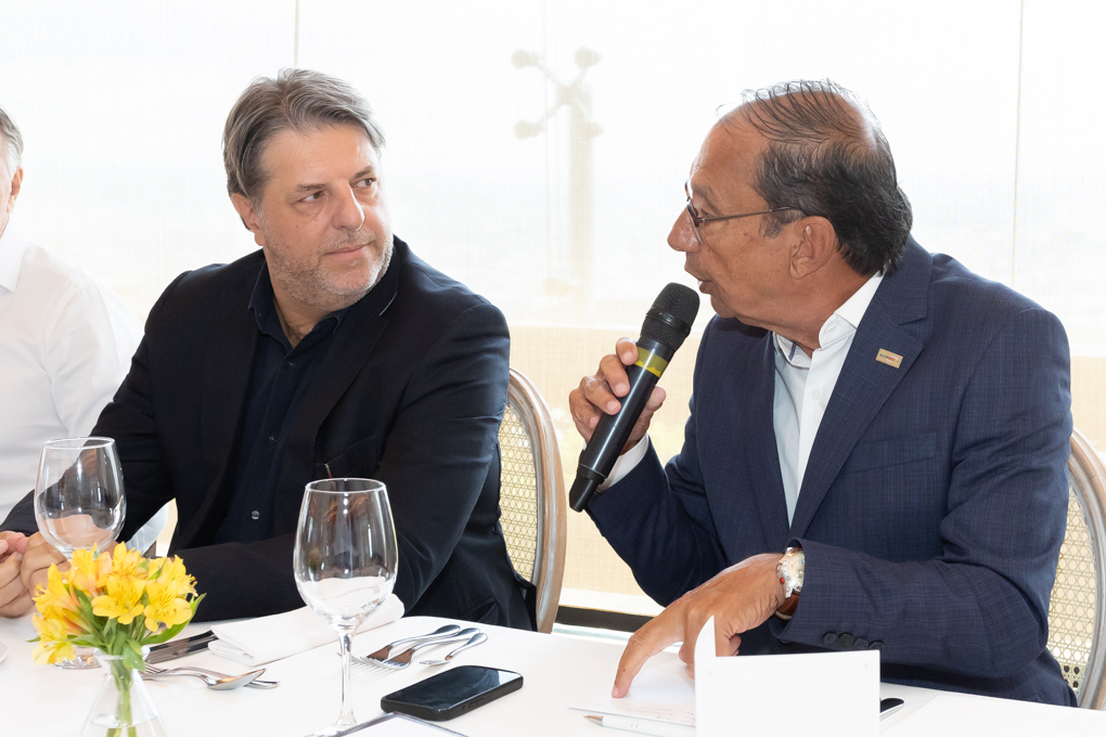 Dennis Milan, diretor de Tecnologia, Inovação e Digital da Tokio Marine (à esq.) e Ricardo Montenegro, presidente da Aconseg-SP