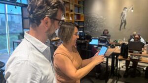 Jean Ferrari e Adriana Bombassaro, sócios da FastBuilt: parceria com Tokio Marine