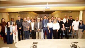 Palestrantes e público reunidos no simpósio promovido pelo CSP-MG, em Belo Horizonte